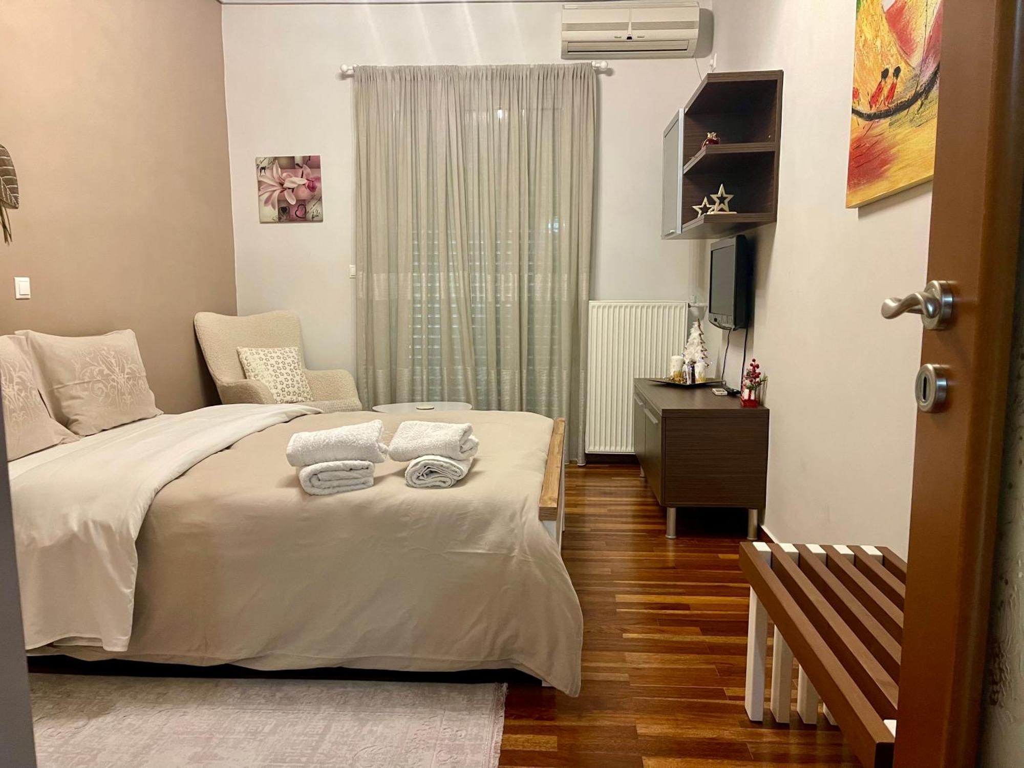 Elegant Downtown Retreat Apartment Kalamata Exterior photo